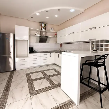 аркадия жк вторая жемчужина до 4 спальных мест с балконом Apartment Odessa